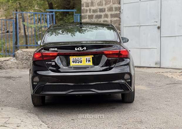 Kia Forte 2023 — լուսանկար 11