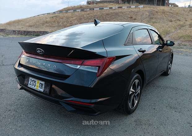 Hyundai Elantra 2021 — լուսանկար 15