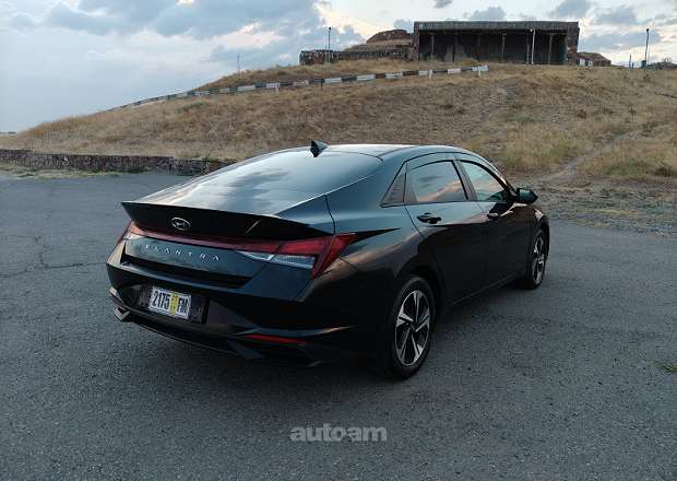 Hyundai Elantra 2021 — լուսանկար 13
