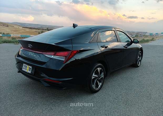 Hyundai Elantra 2021 — լուսանկար 2
