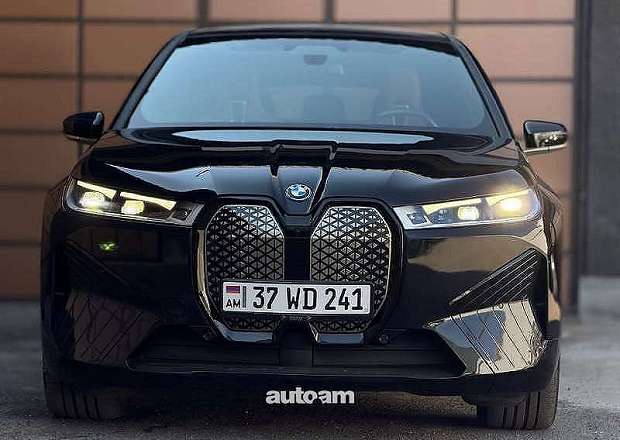 BMW iX 2022 — photo 1