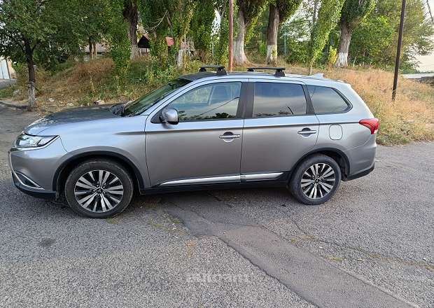Mitsubishi Outlander 2019 — լուսանկար 2