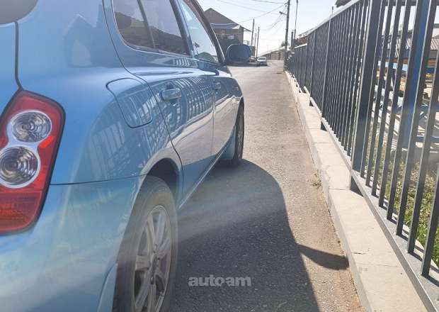 Nissan March 2007 — photo 2