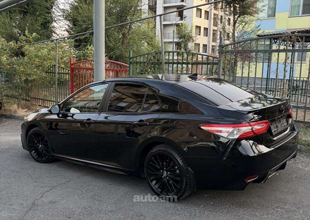 Toyota Camry 2020 — լուսանկար 2