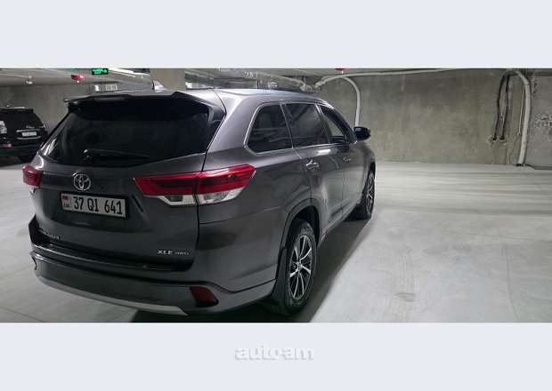 Toyota Highlander 2017 — լուսանկար 3