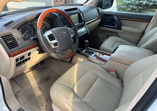 Toyota Land Cruiser 200 2013 — լուսանկար 10