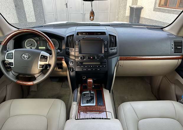 Toyota Land Cruiser 200 2013 — լուսանկար 9