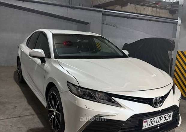 Toyota Camry 2023 — լուսանկար 2
