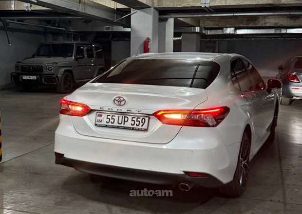Toyota Camry 2023 — լուսանկար 4
