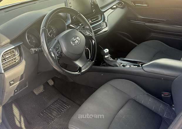 Toyota C-HR 2019 — photo 4
