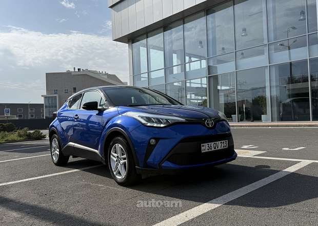 Toyota C-HR 2019 — photo 1