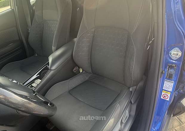 Toyota C-HR 2019 — photo 9