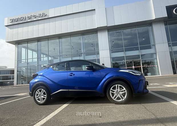 Toyota C-HR 2019 — photo 2