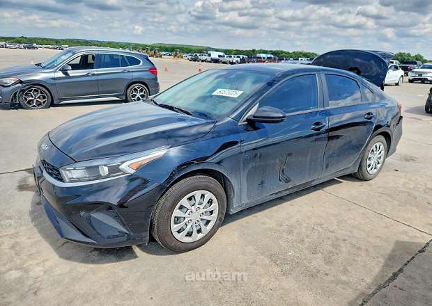 Kia Forte 2023 — photo 1