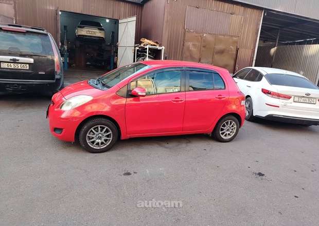 Toyota Vitz 2010 — photo 2