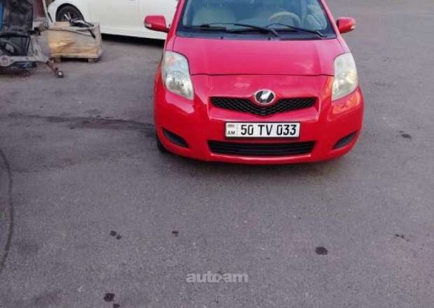 Toyota Vitz 2010 — photo 1
