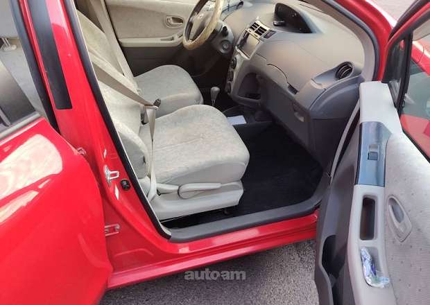 Toyota Vitz 2010 — photo 5