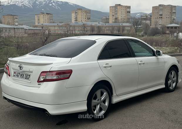Toyota Camry 2011 — լուսանկար 3