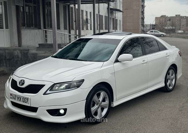 Toyota Camry 2011 — լուսանկար 1