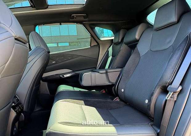 Lexus RX 500h 2023 — լուսանկար 9