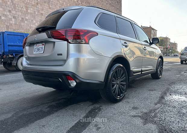 Mitsubishi Outlander 2020 — фото 14