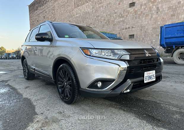 Mitsubishi Outlander 2020 — фото 1