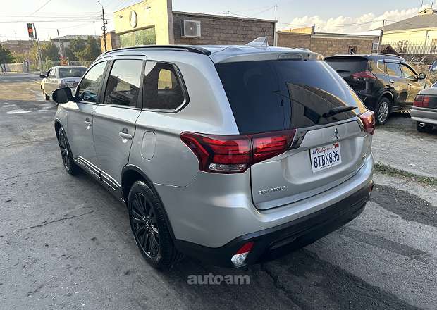 Mitsubishi Outlander 2020 — фото 12