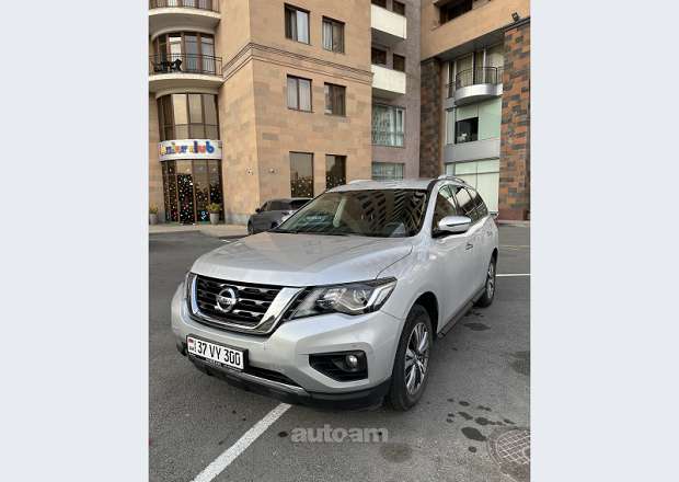 Nissan Pathfinder 2017 — photo 1