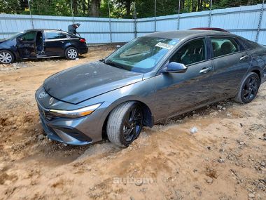 Hyundai Elantra  2025 