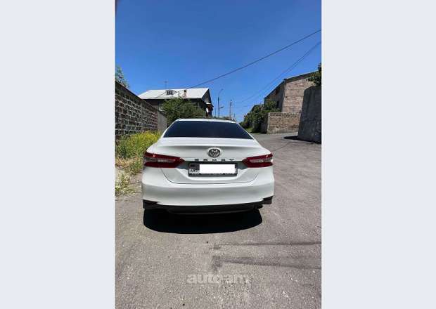 Toyota Camry 2018 — լուսանկար 3