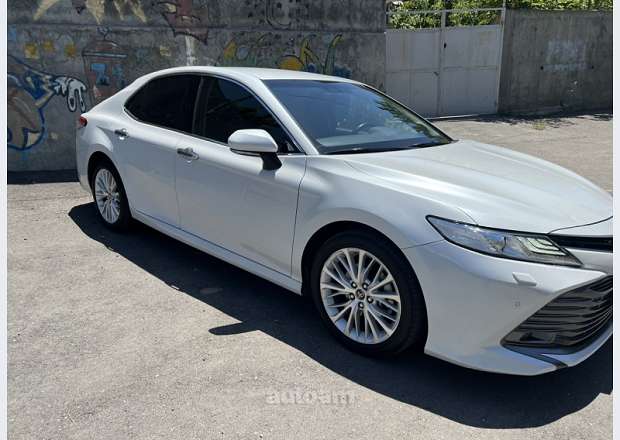 Toyota Camry 2018 — լուսանկար 2