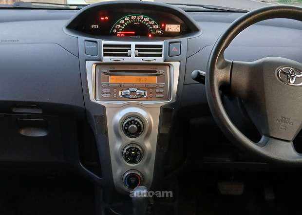 Toyota Vitz 2006 — լուսանկար 7