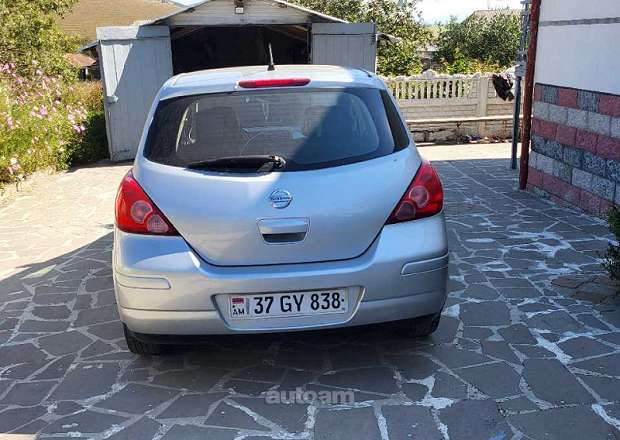 Nissan Versa 2011 — լուսանկար 7