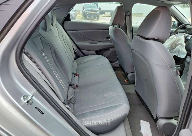 Hyundai Elantra 2022 — photo 4