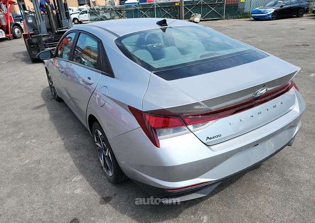 Hyundai Elantra 2022 — photo 2