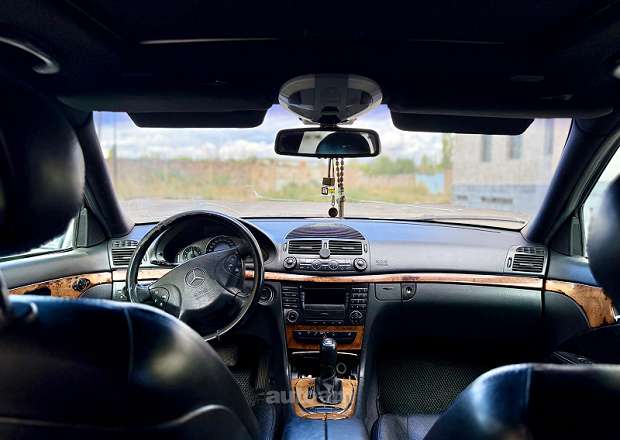 Mercedes-Benz E 240 2003 — photo 8