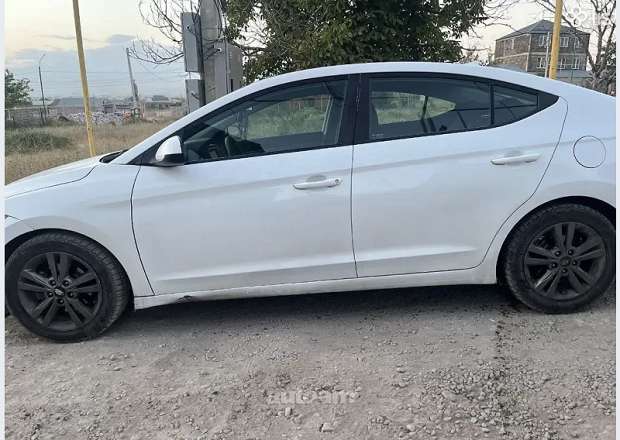 Hyundai Elantra 2018 — photo 1