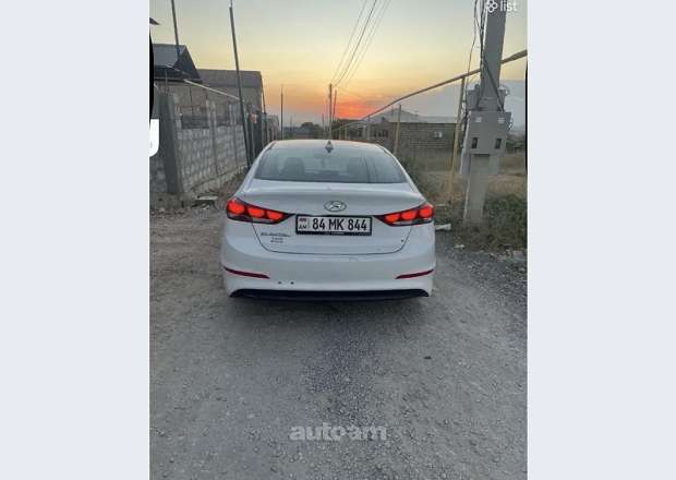 Hyundai Elantra 2018 — photo 2