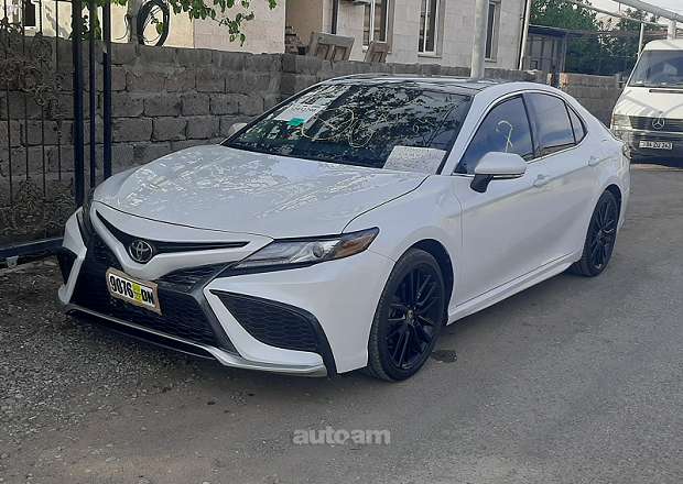 Toyota Camry 2021 — фото 1