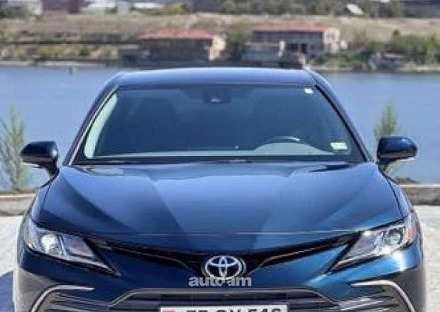 Toyota Camry 2021 — фото 1