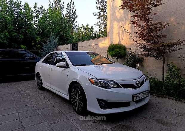 Toyota Camry 2012 — լուսանկար 1