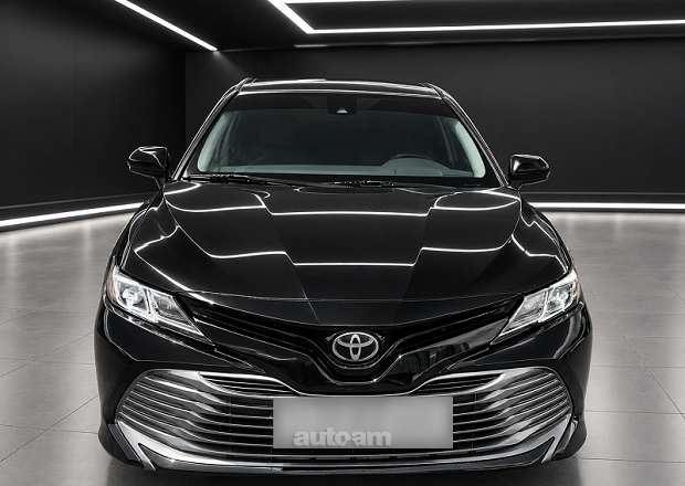 Toyota Camry 2019 — фото 1