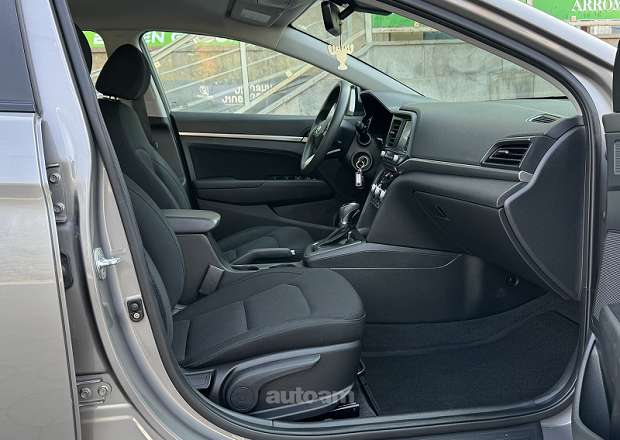 Hyundai Elantra 2020 — լուսանկար 13