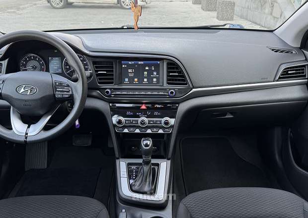 Hyundai Elantra 2020 — լուսանկար 12