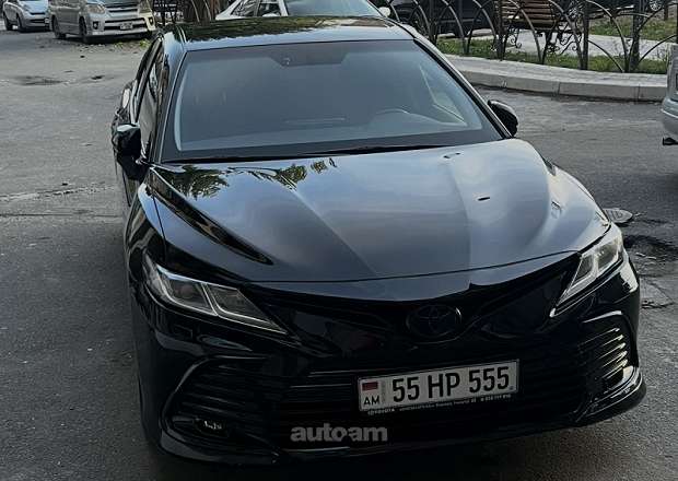 Toyota Camry 2023 — լուսանկար 2