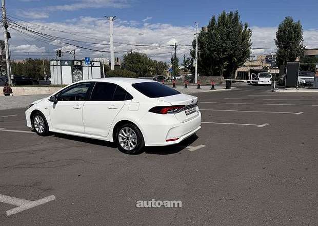 Toyota Corolla 2025 — լուսանկար 8