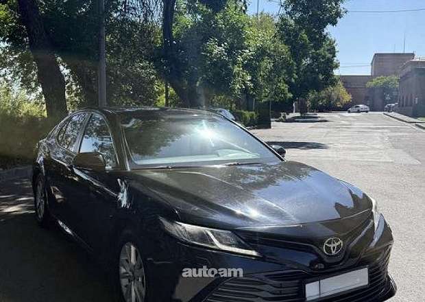 Toyota Camry 2018 — photo 2
