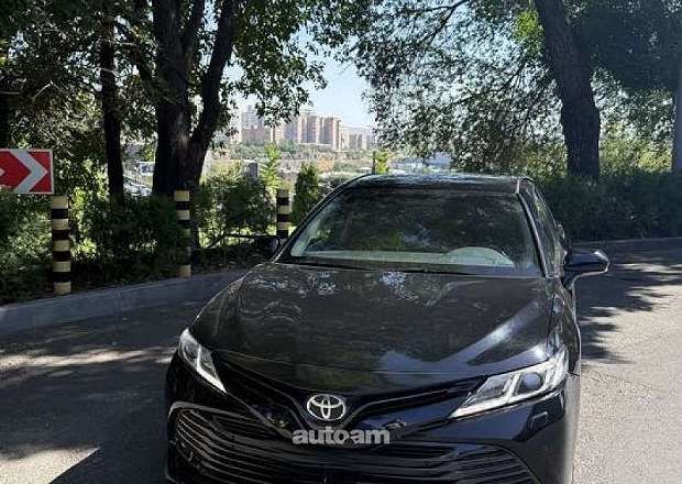 Toyota Camry 2018 — photo 1
