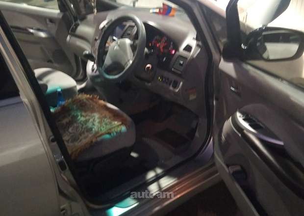Mitsubishi Grandis 2003 — լուսանկար 10