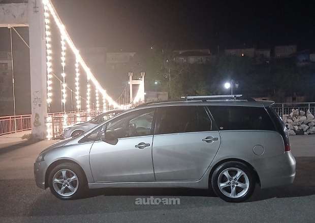 Mitsubishi Grandis 2003 — լուսանկար 1